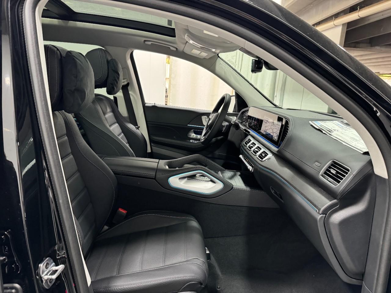 Mercedes-Benz GLS Vehicle Full-screen Gallery Image 21