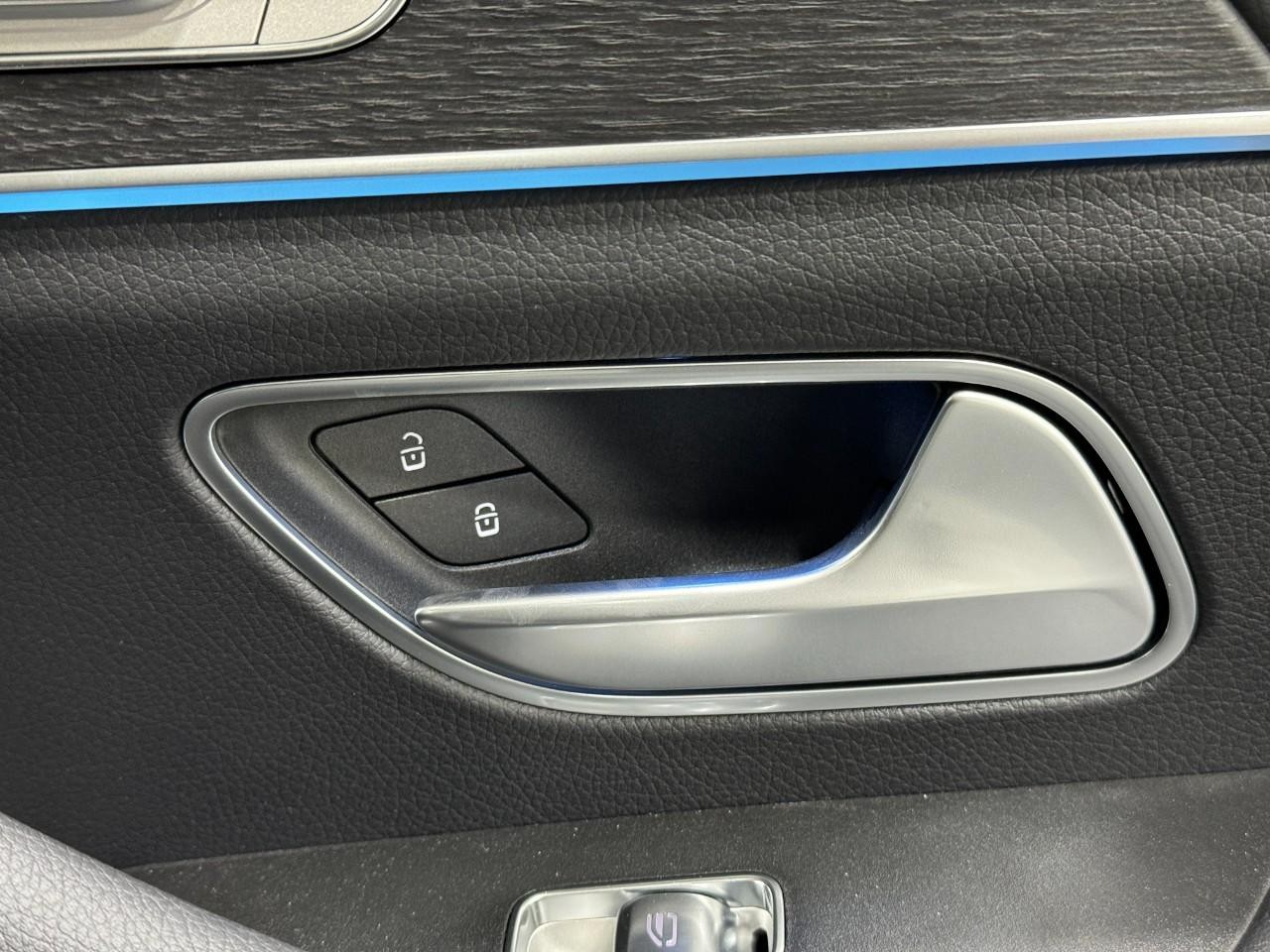 Mercedes-Benz GLS Vehicle Full-screen Gallery Image 24