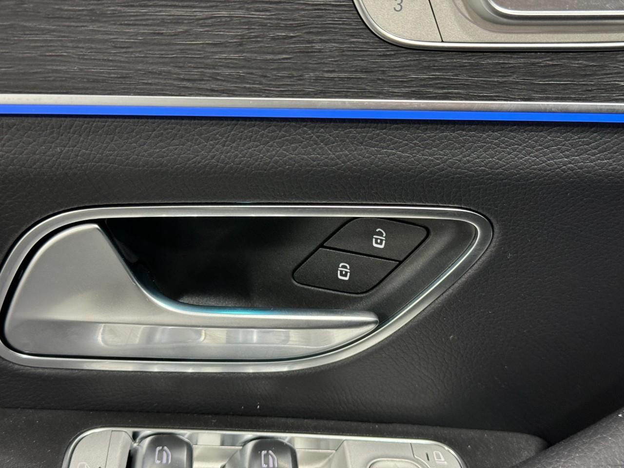 Mercedes-Benz GLS Vehicle Full-screen Gallery Image 28