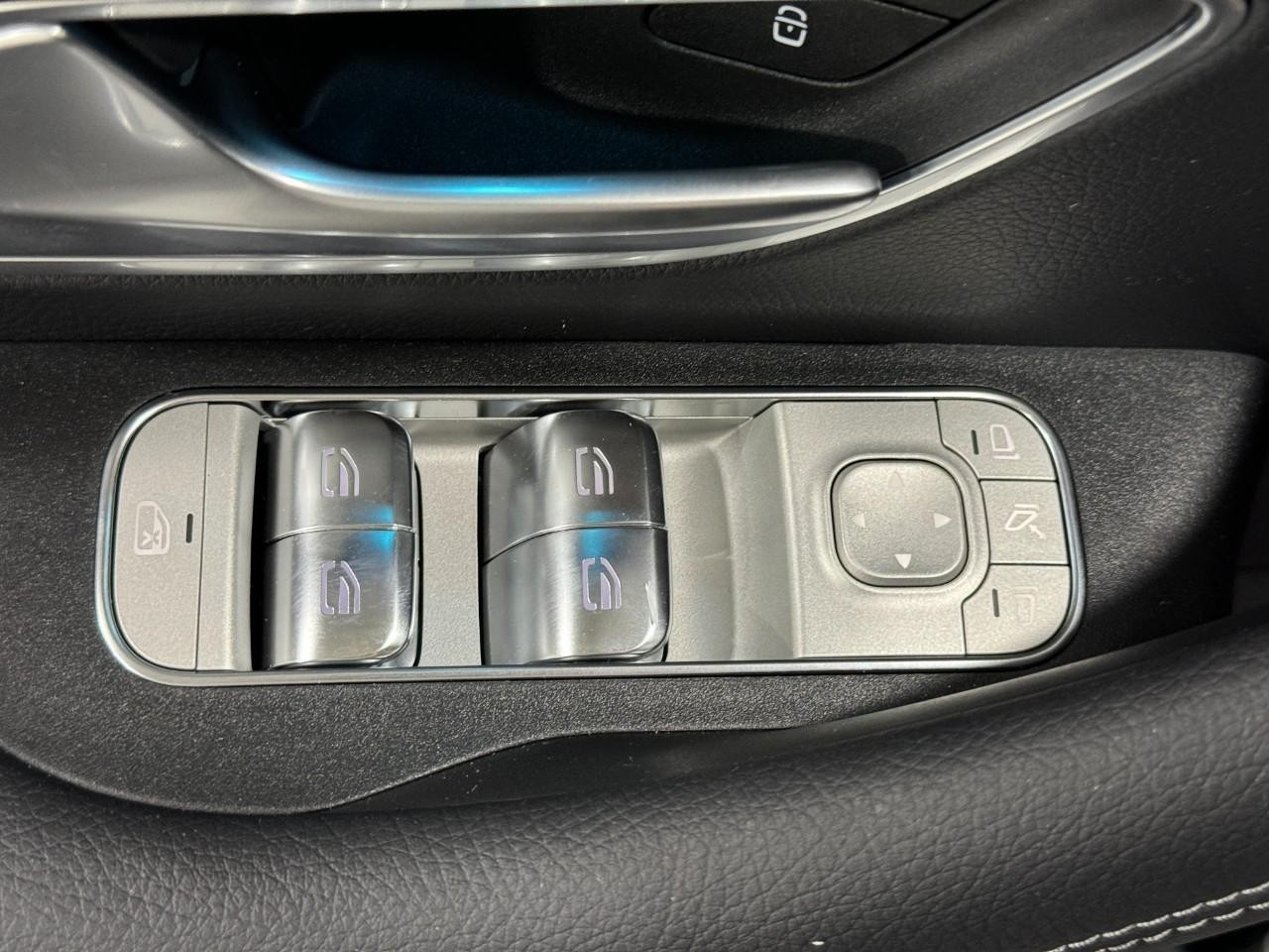 Mercedes-Benz GLS Vehicle Full-screen Gallery Image 29