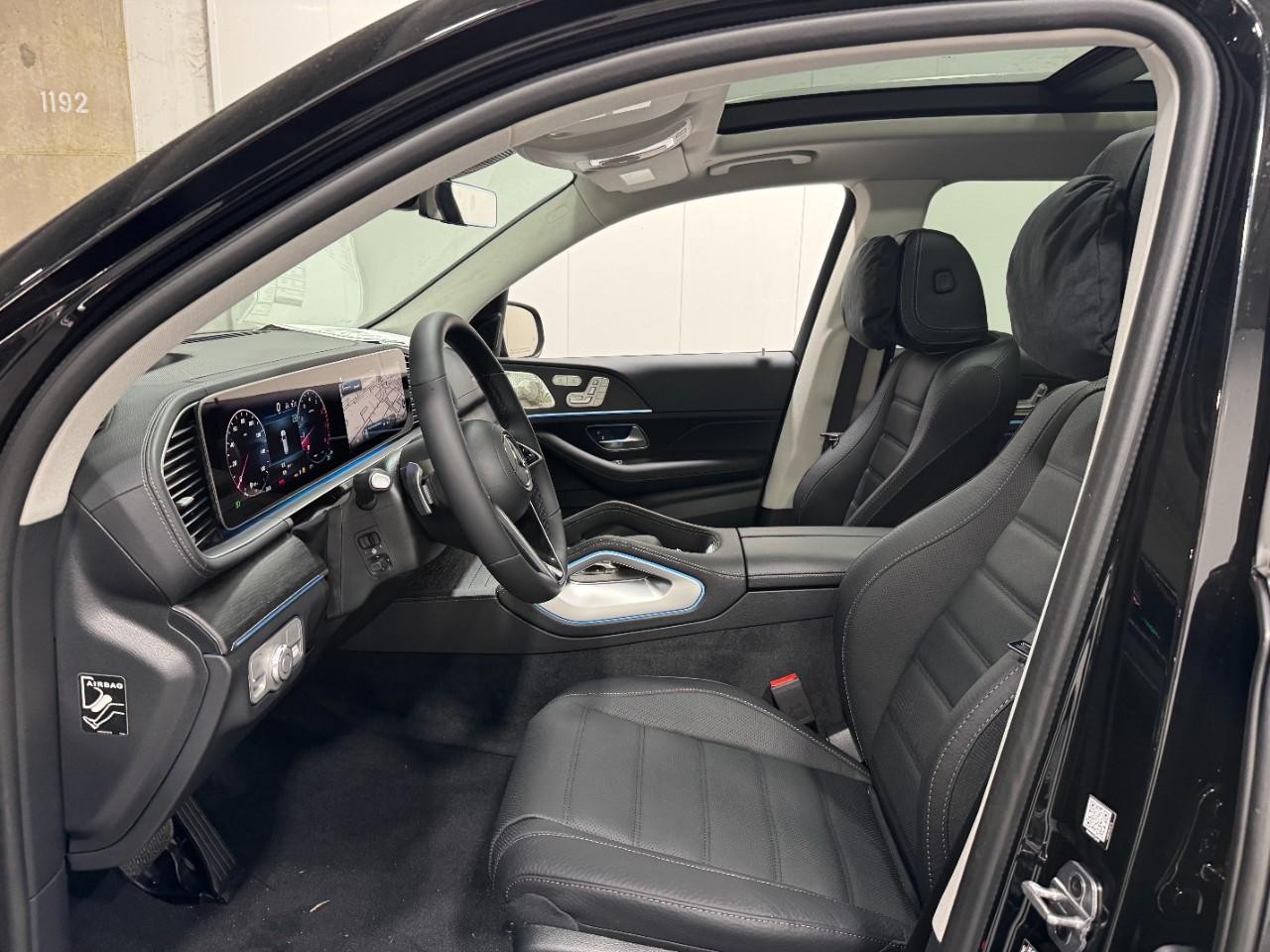 Mercedes-Benz GLS Vehicle Full-screen Gallery Image 31