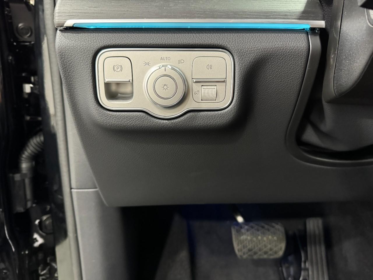 Mercedes-Benz GLS Vehicle Full-screen Gallery Image 33