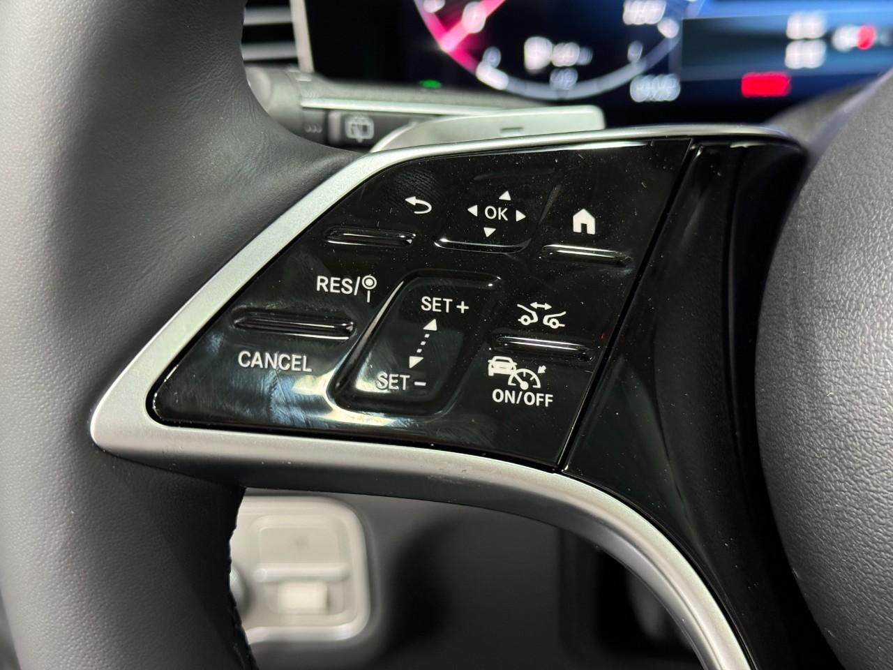 Mercedes-Benz GLS Vehicle Full-screen Gallery Image 34