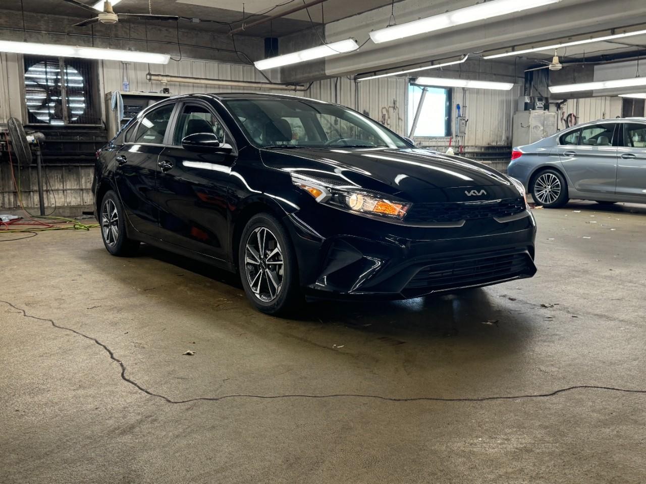 Kia Forte Vehicle Full-screen Gallery Image 6