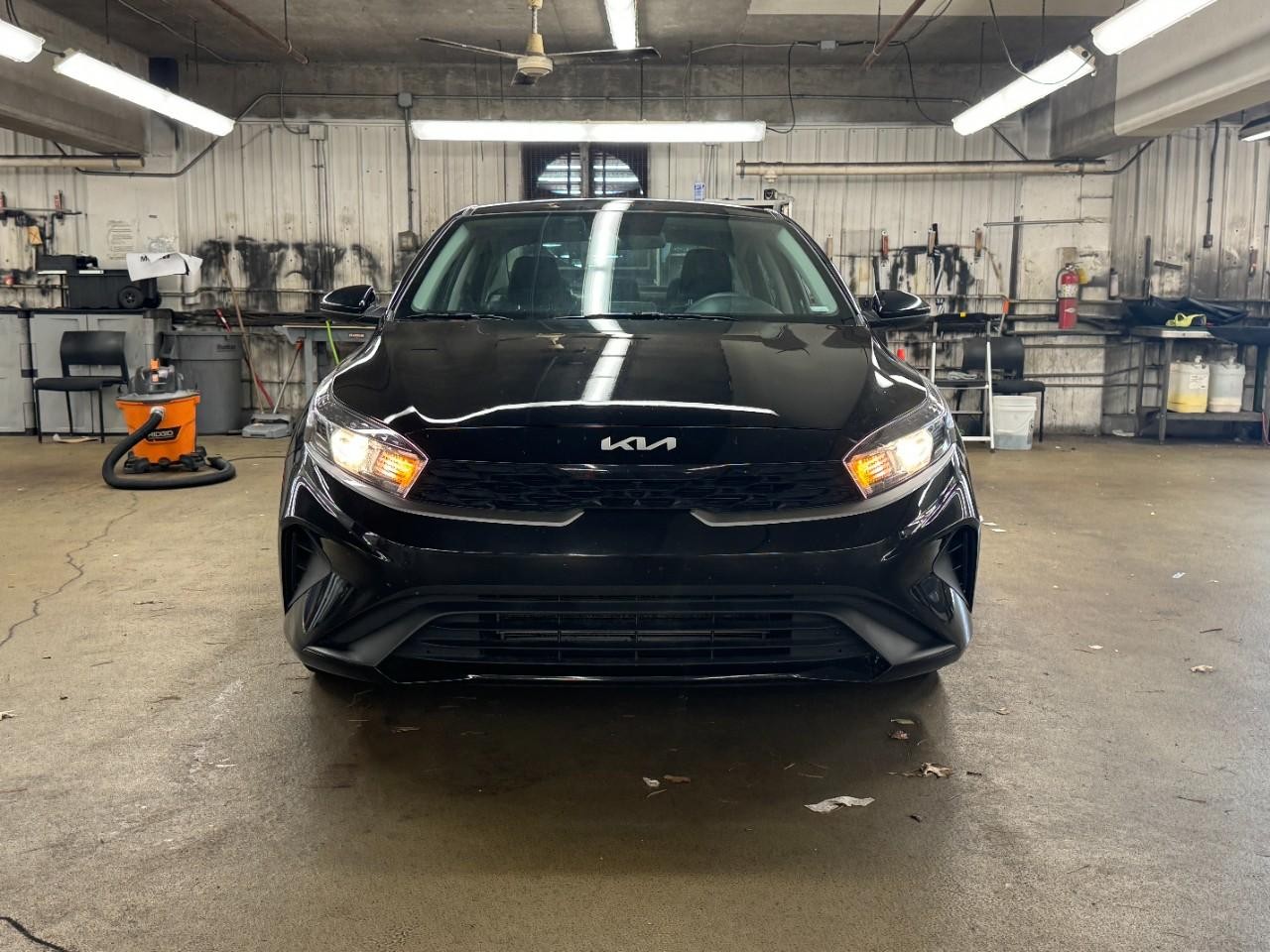 Kia Forte Vehicle Full-screen Gallery Image 7