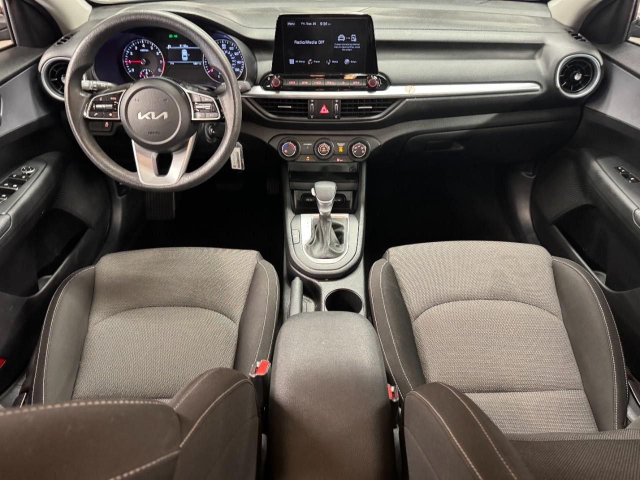 Kia Forte Vehicle Full-screen Gallery Image 11