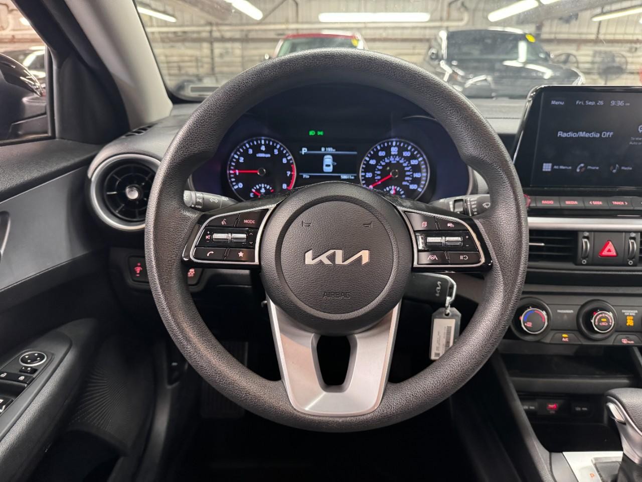 Kia Forte Vehicle Full-screen Gallery Image 12