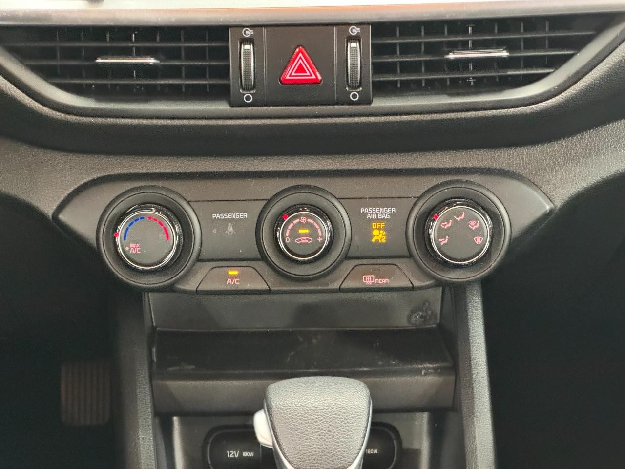 Kia Forte Vehicle Full-screen Gallery Image 14