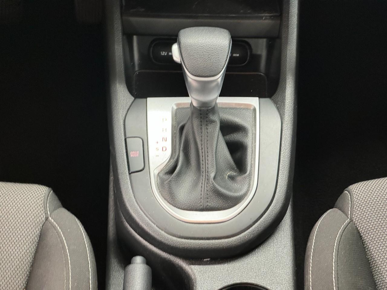 Kia Forte Vehicle Full-screen Gallery Image 15