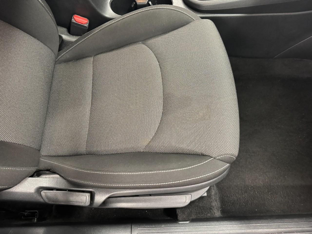 Kia Forte Vehicle Full-screen Gallery Image 18