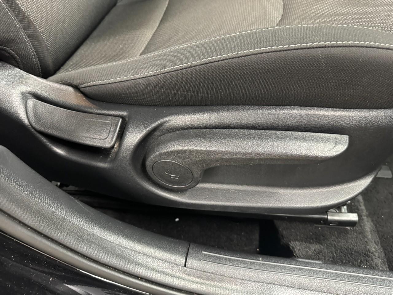 Kia Forte Vehicle Full-screen Gallery Image 19