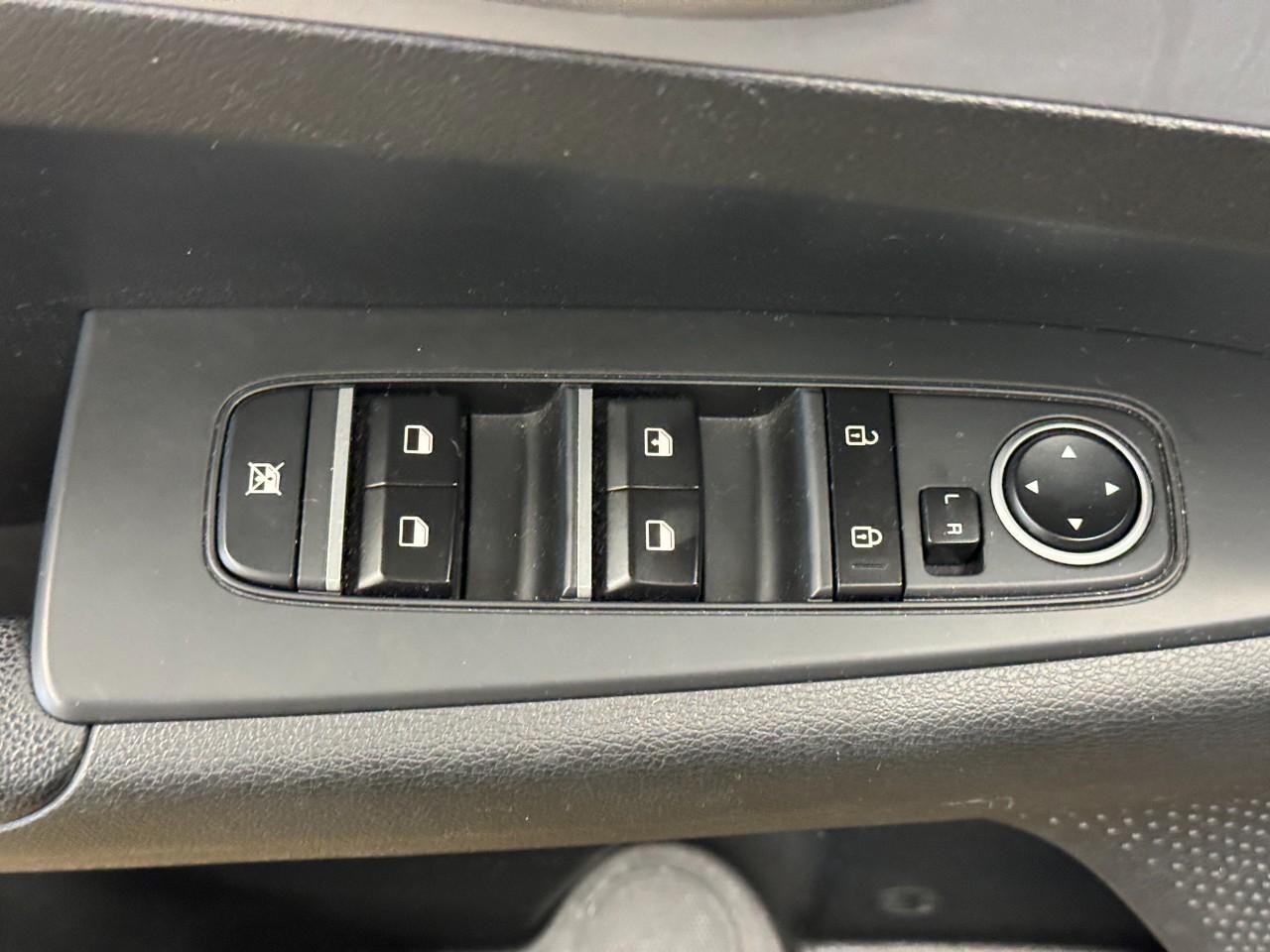 Kia Forte Vehicle Full-screen Gallery Image 21