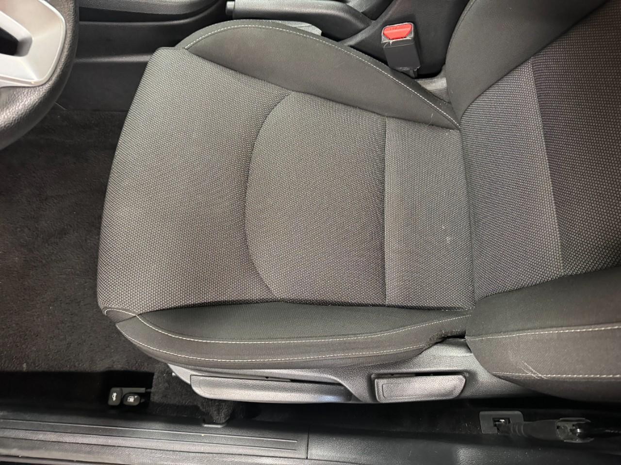 Kia Forte Vehicle Full-screen Gallery Image 23