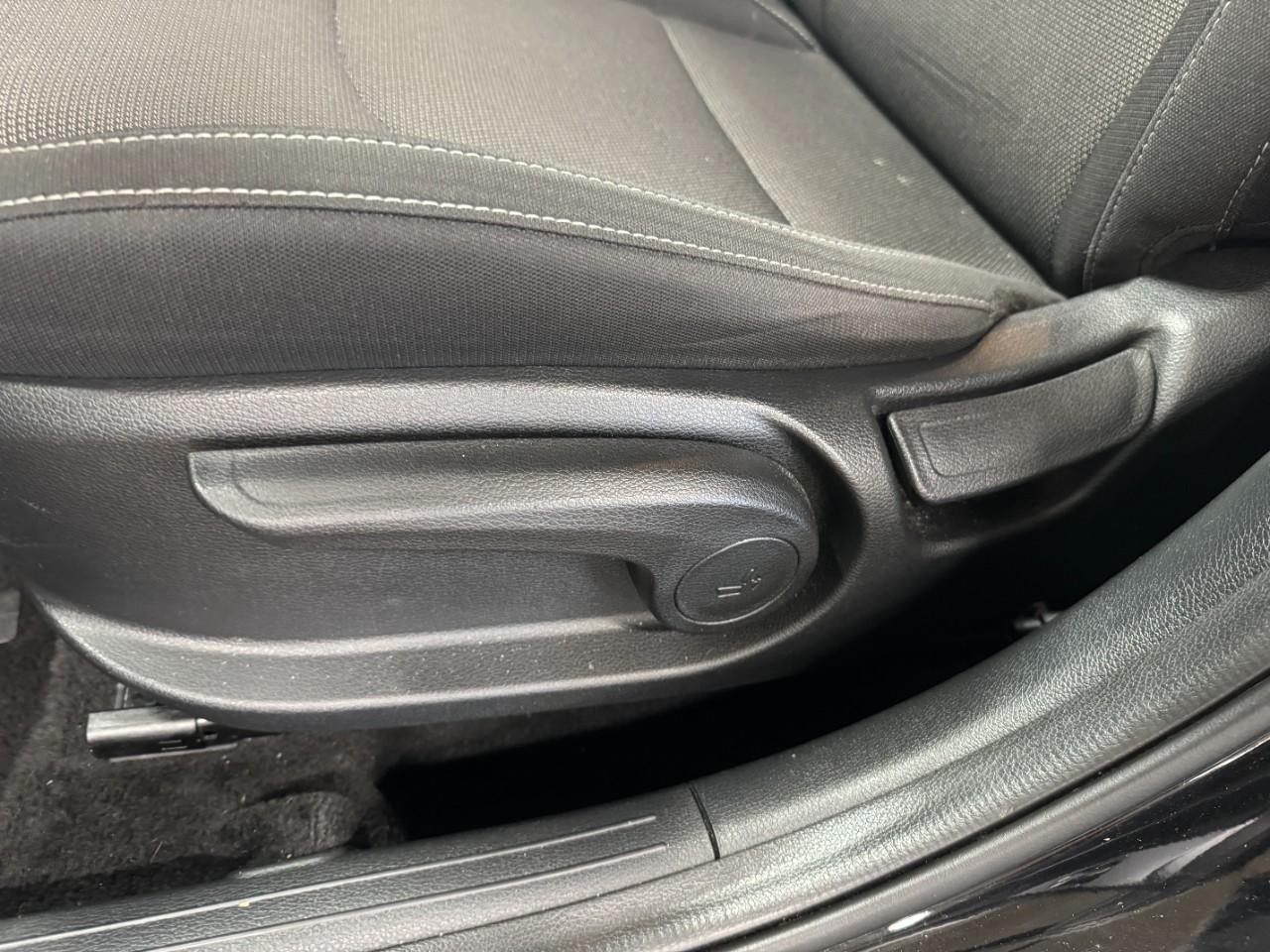 Kia Forte Vehicle Full-screen Gallery Image 24