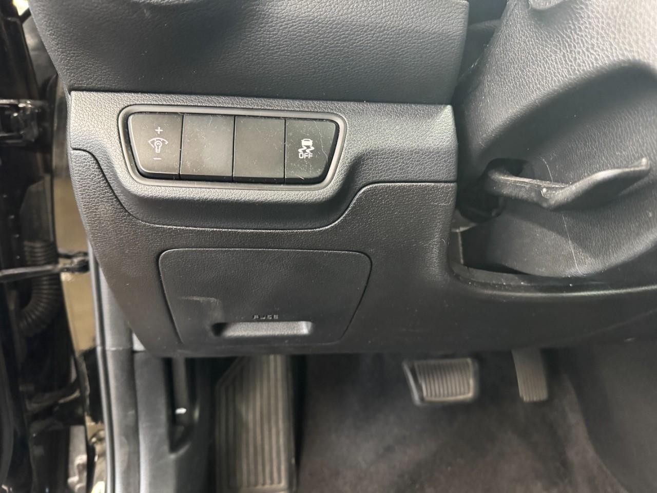 Kia Forte Vehicle Full-screen Gallery Image 25