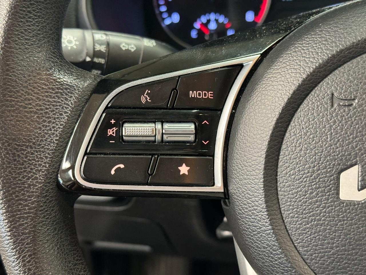 Kia Forte Vehicle Full-screen Gallery Image 26