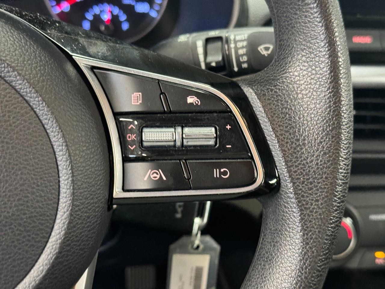 Kia Forte Vehicle Full-screen Gallery Image 27