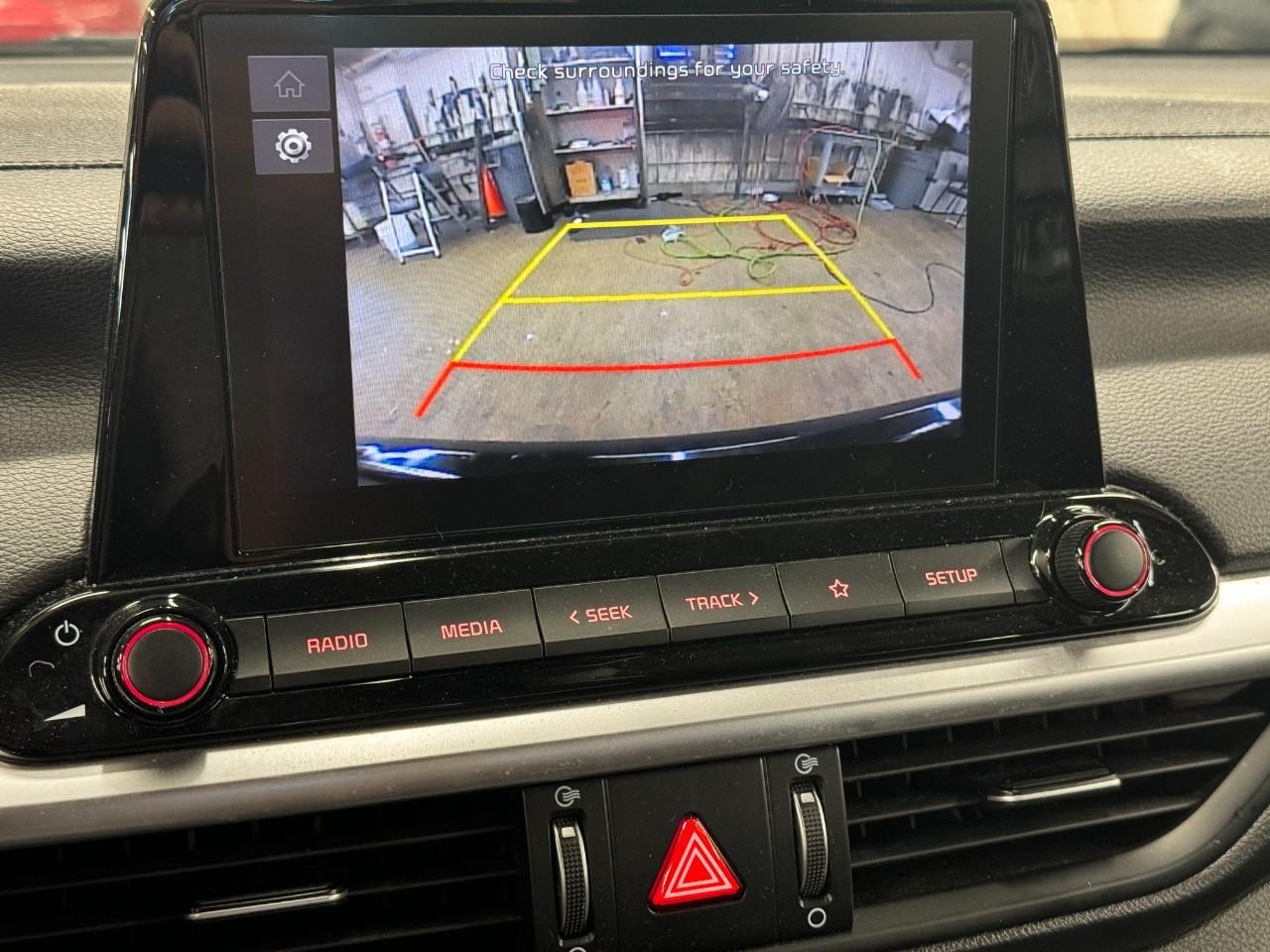 Kia Forte Vehicle Full-screen Gallery Image 29