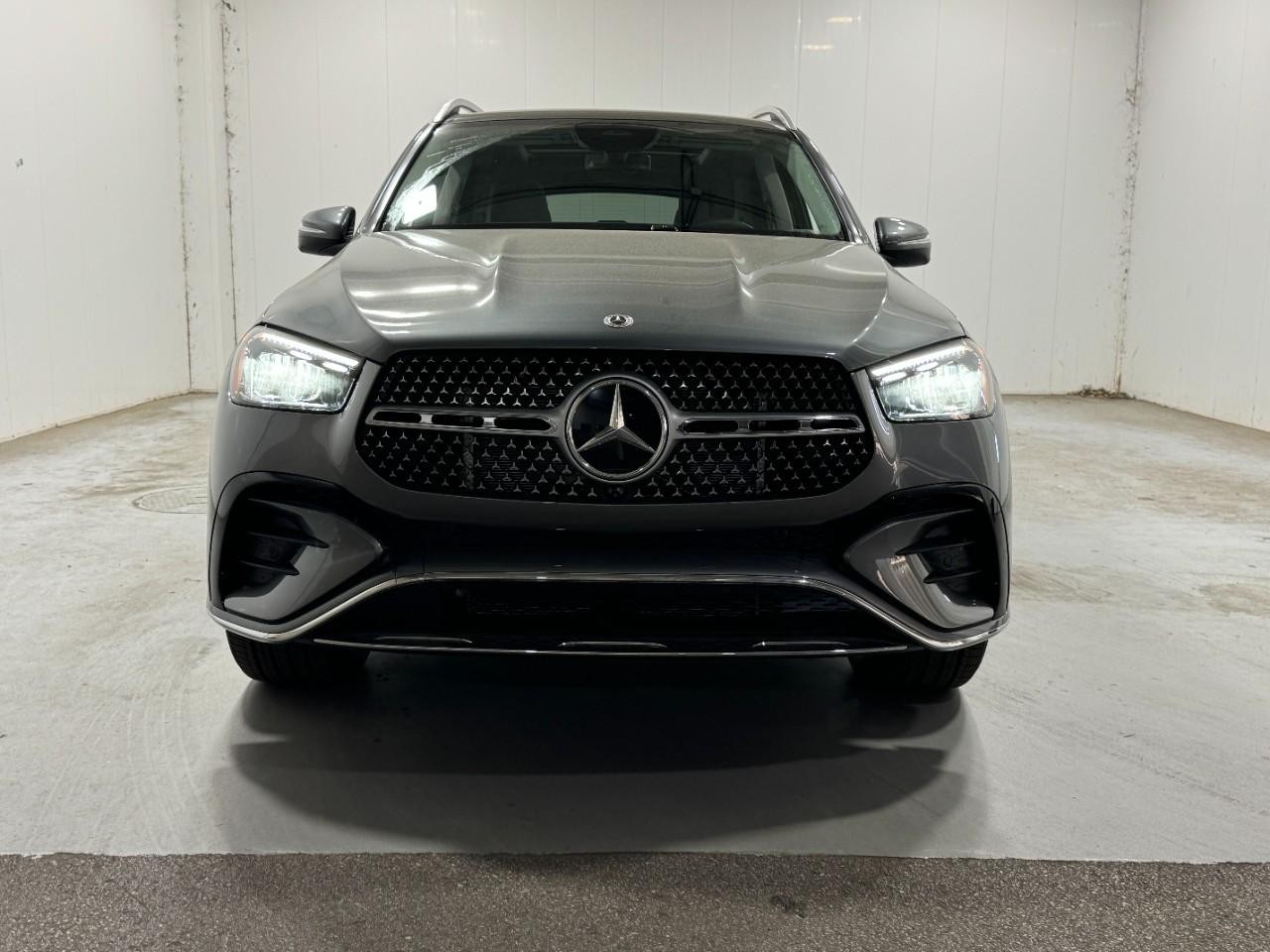 Mercedes-Benz GLE Vehicle Full-screen Gallery Image 7