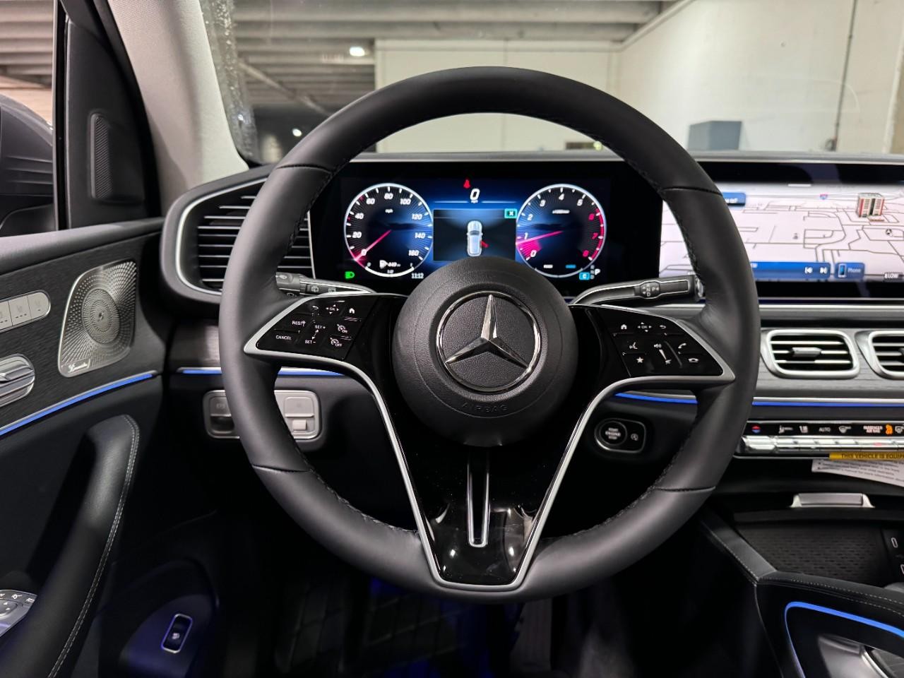 Mercedes-Benz GLE Vehicle Full-screen Gallery Image 14