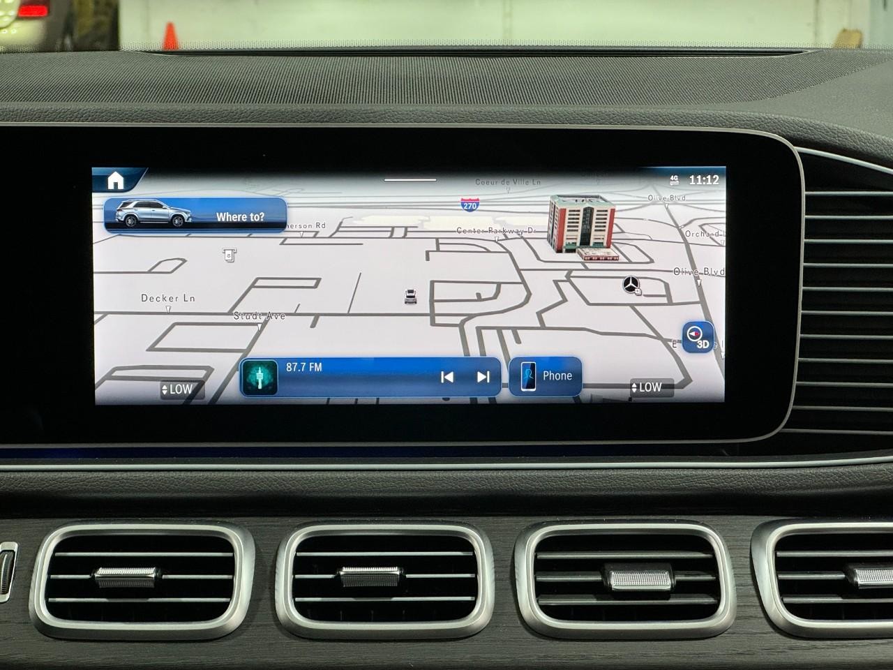 Mercedes-Benz GLE Vehicle Full-screen Gallery Image 15