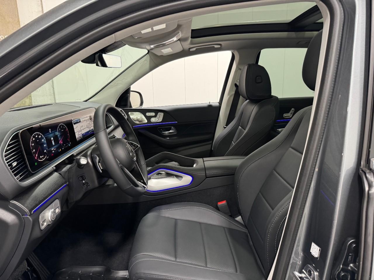 Mercedes-Benz GLE Vehicle Full-screen Gallery Image 30