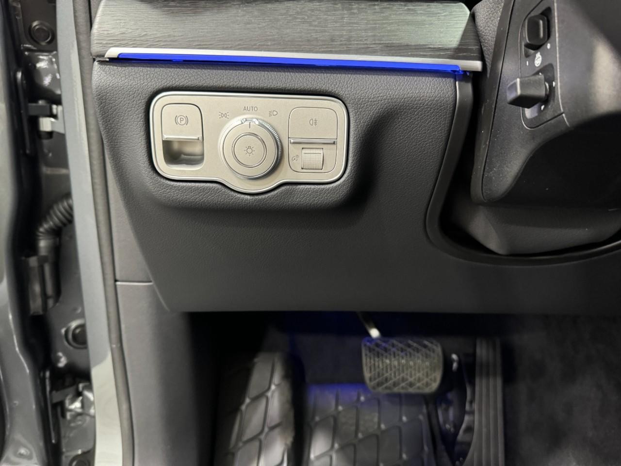 Mercedes-Benz GLE Vehicle Full-screen Gallery Image 33