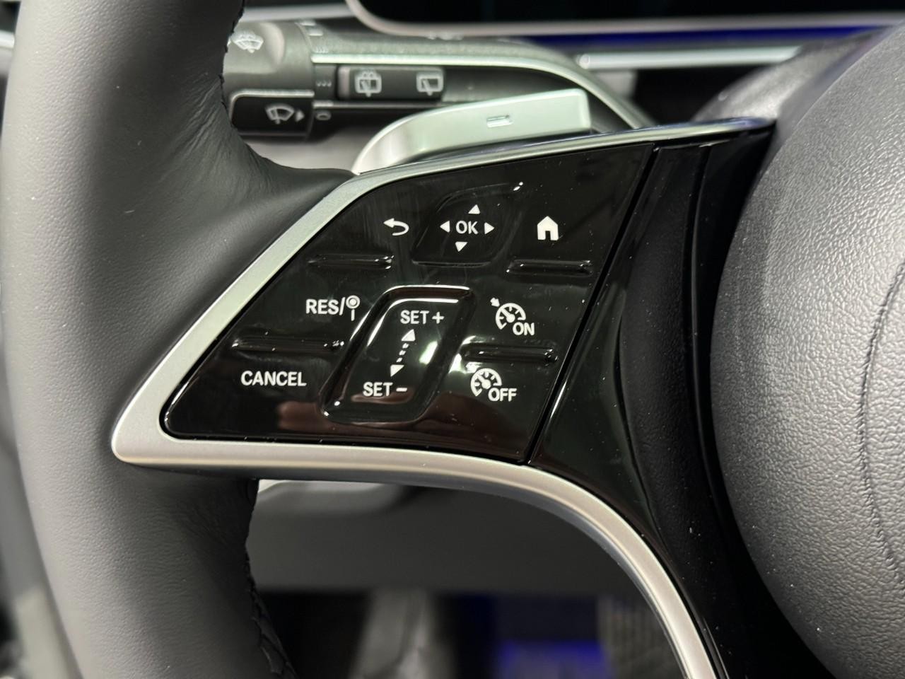 Mercedes-Benz GLE Vehicle Full-screen Gallery Image 34