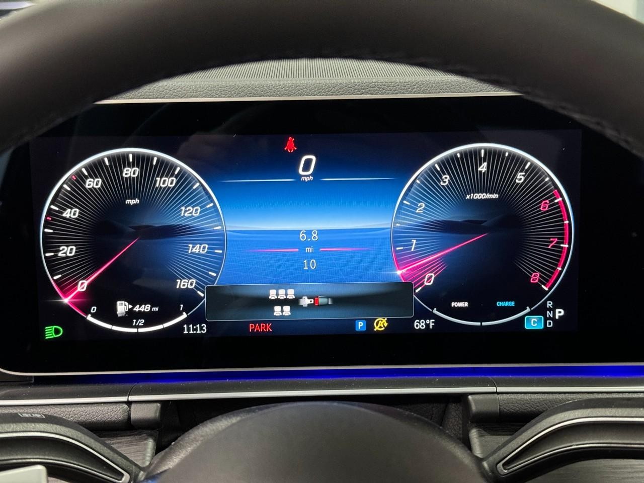 Mercedes-Benz GLE Vehicle Full-screen Gallery Image 36