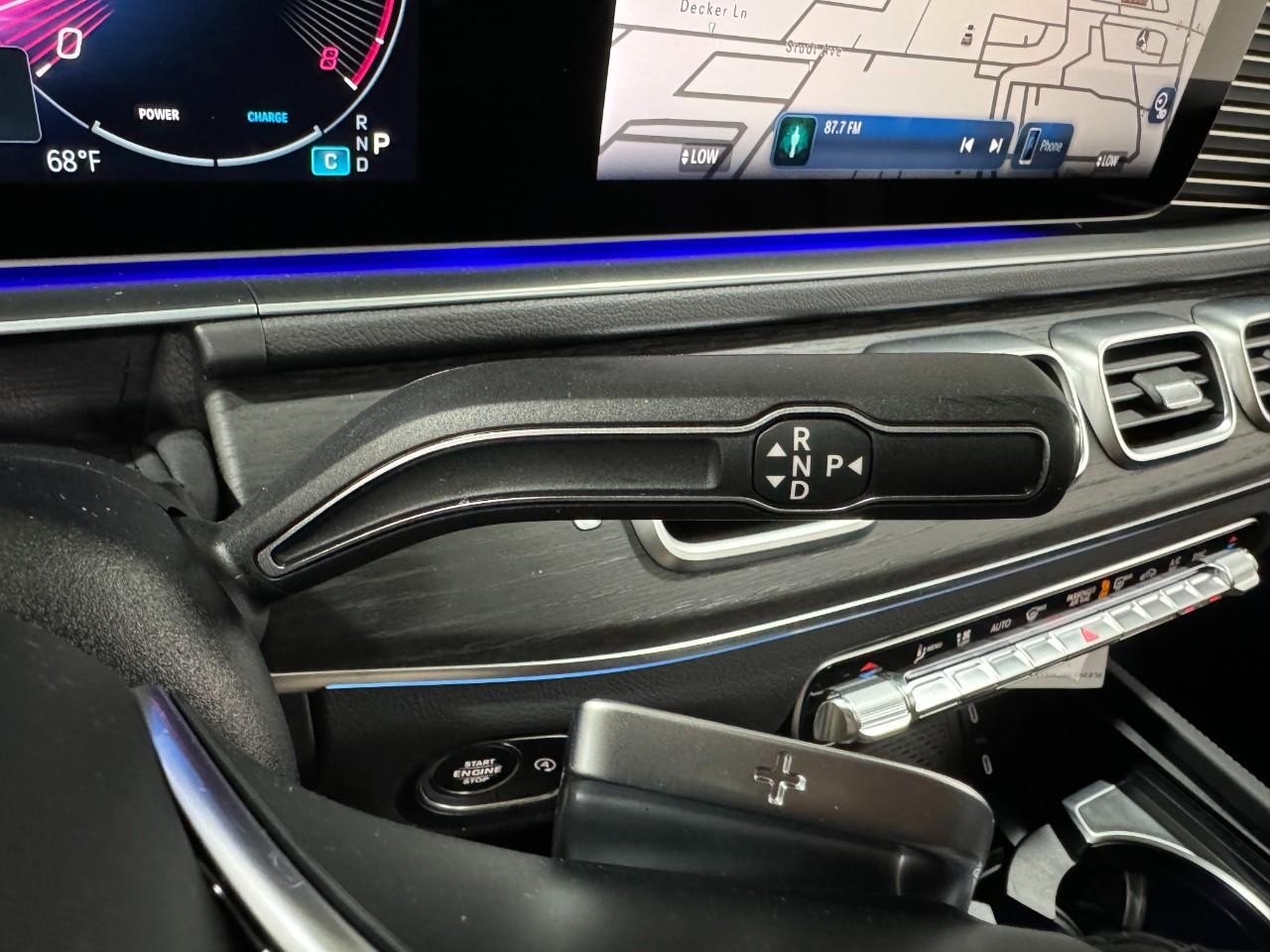 Mercedes-Benz GLE Vehicle Full-screen Gallery Image 37