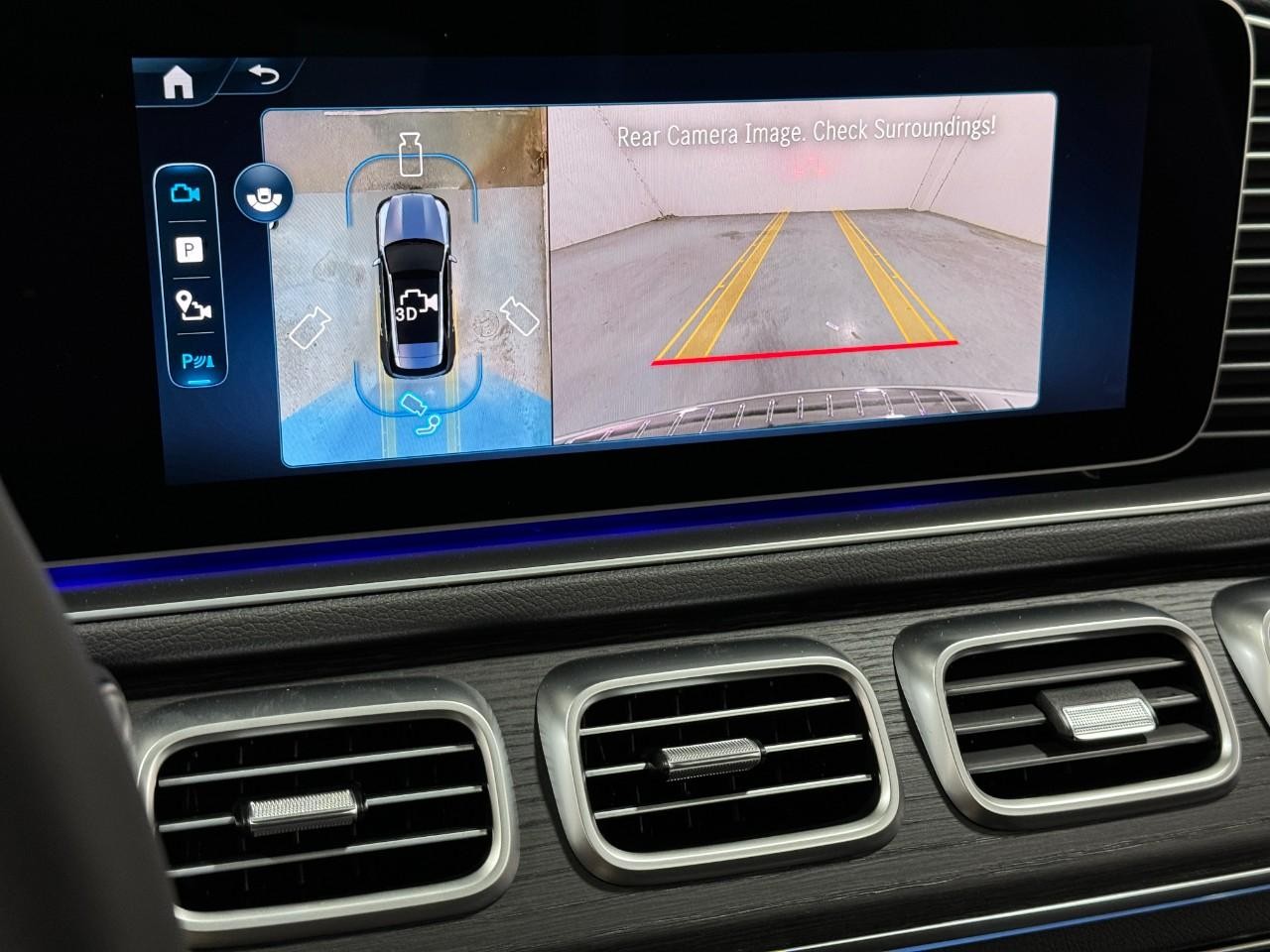 Mercedes-Benz GLE Vehicle Full-screen Gallery Image 38