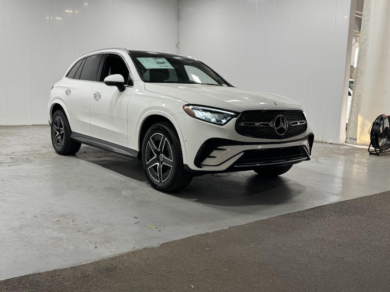 Mercedes-Benz GLC Vehicle Full-screen Gallery Image 6
