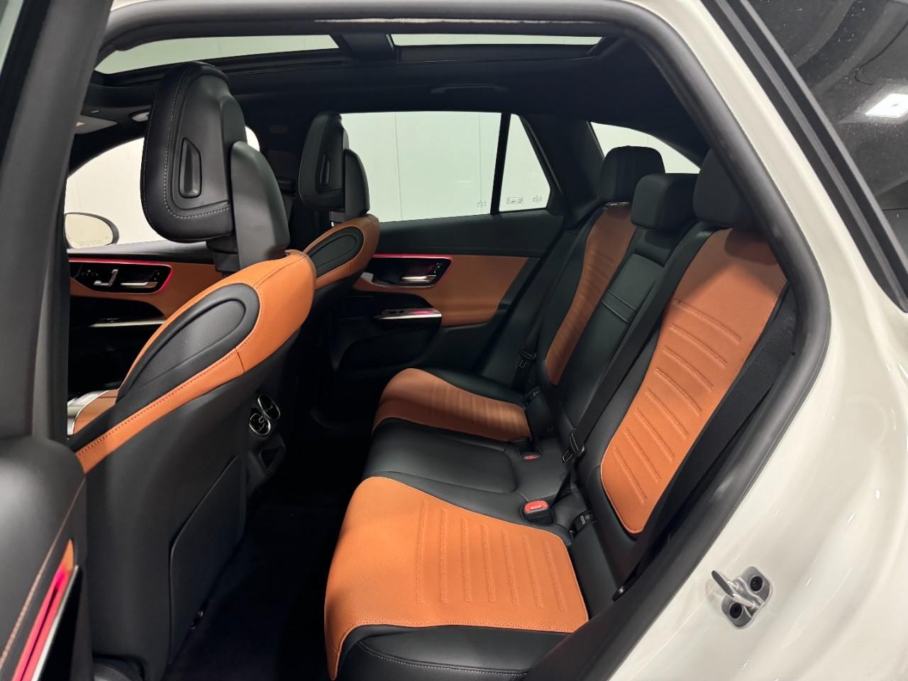 Mercedes-Benz GLC Vehicle Full-screen Gallery Image 8