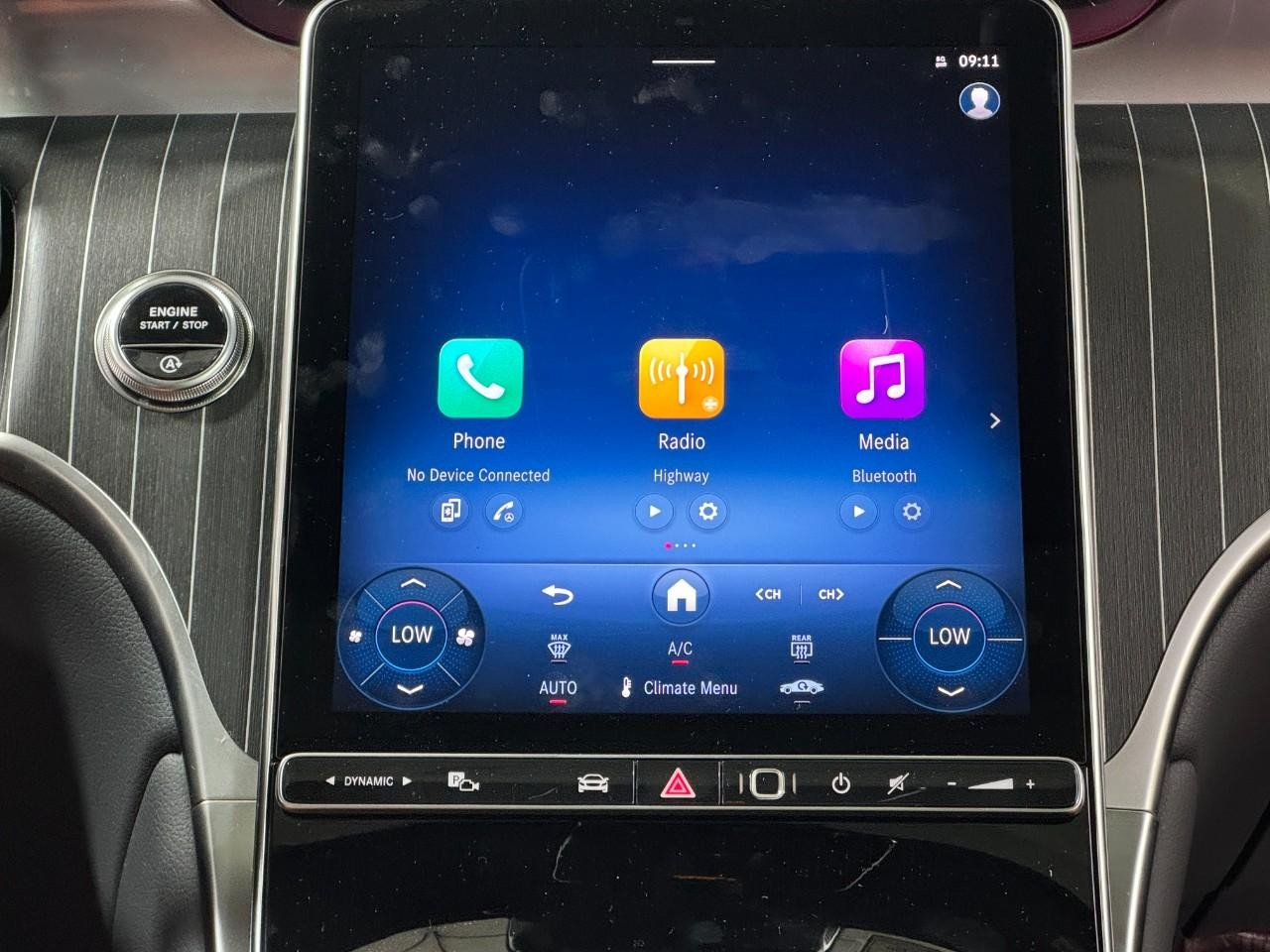 Mercedes-Benz GLC Vehicle Full-screen Gallery Image 14