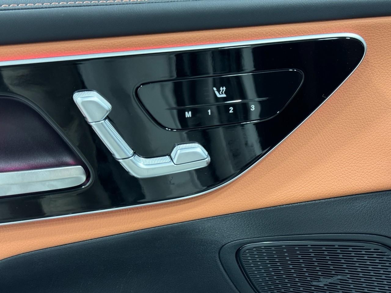 Mercedes-Benz GLC Vehicle Full-screen Gallery Image 22