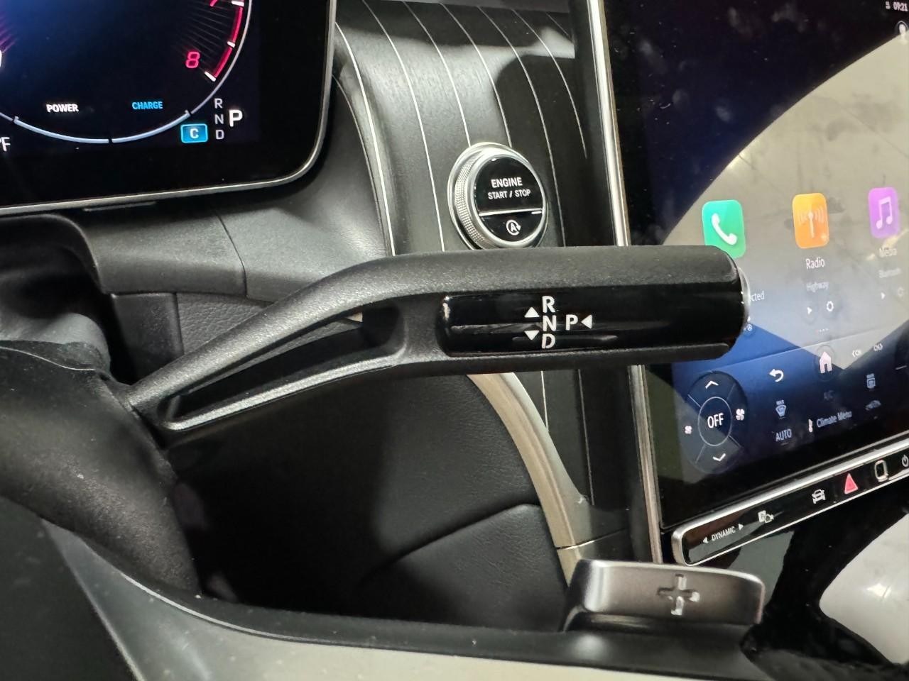 Mercedes-Benz GLC Vehicle Full-screen Gallery Image 33