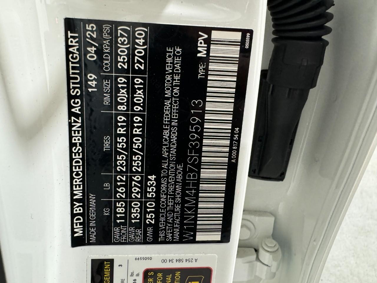 Mercedes-Benz GLC Vehicle Full-screen Gallery Image 35