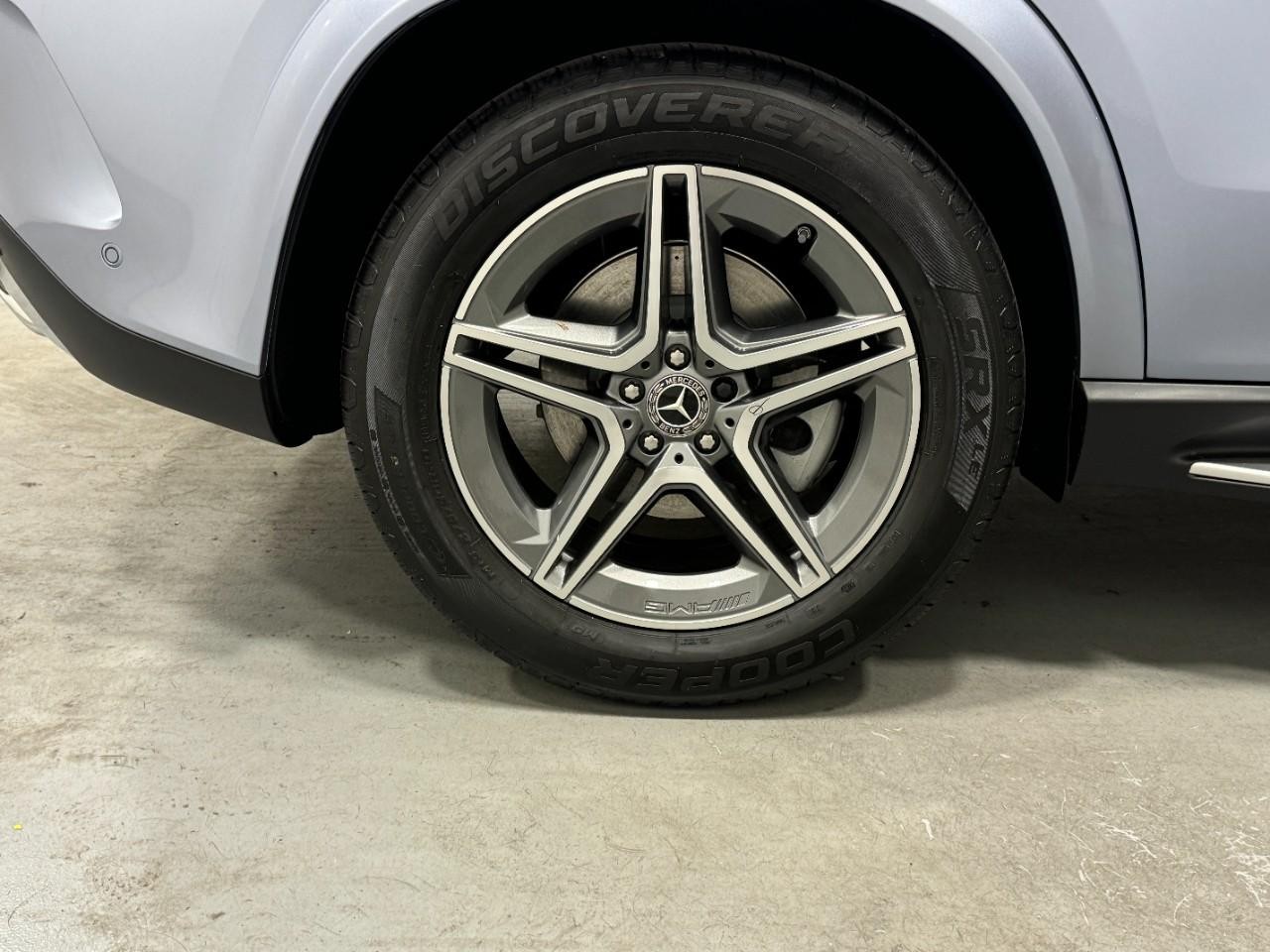 Mercedes-Benz GLE Vehicle Full-screen Gallery Image 5