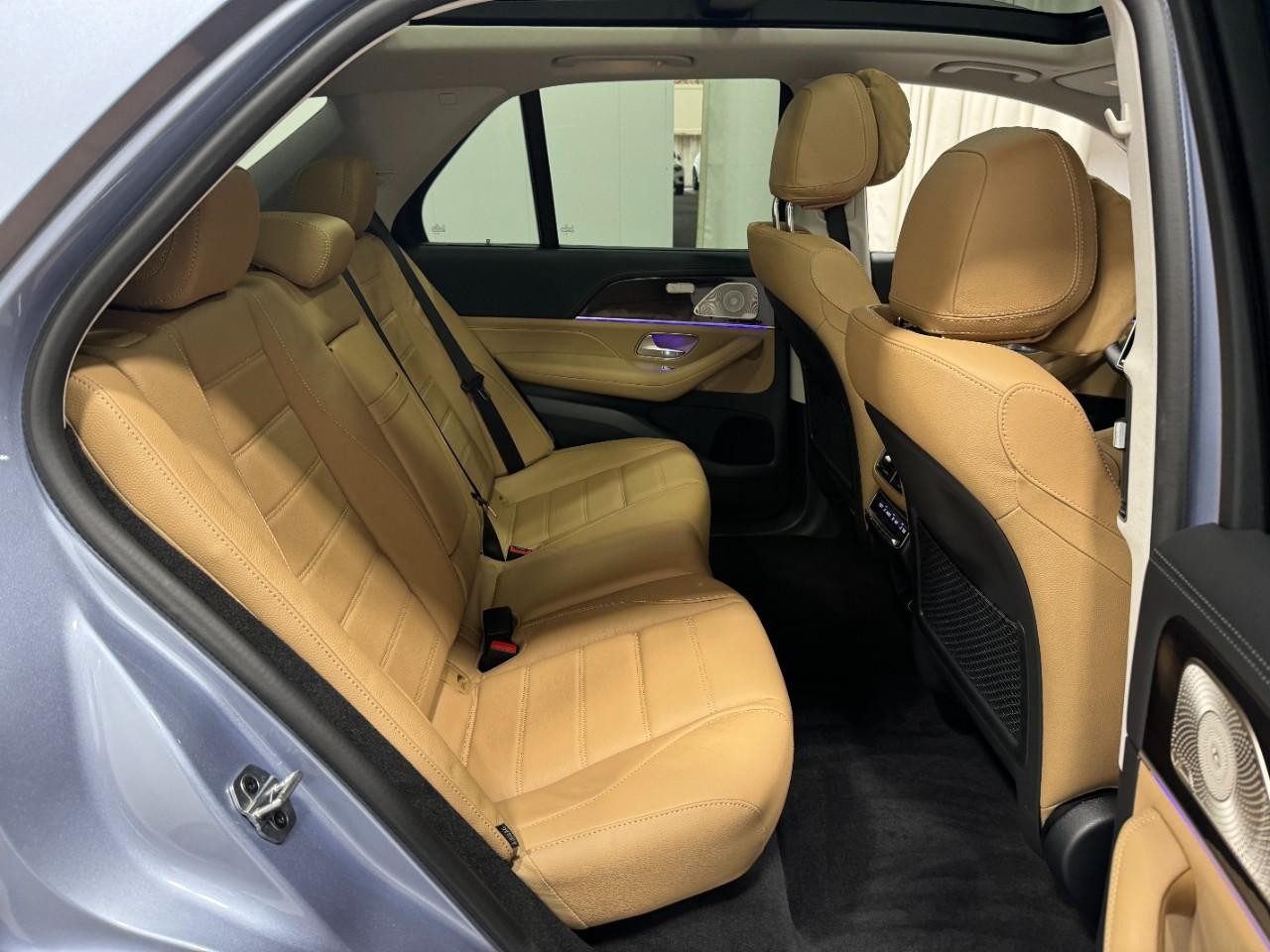 Mercedes-Benz GLE Vehicle Full-screen Gallery Image 10