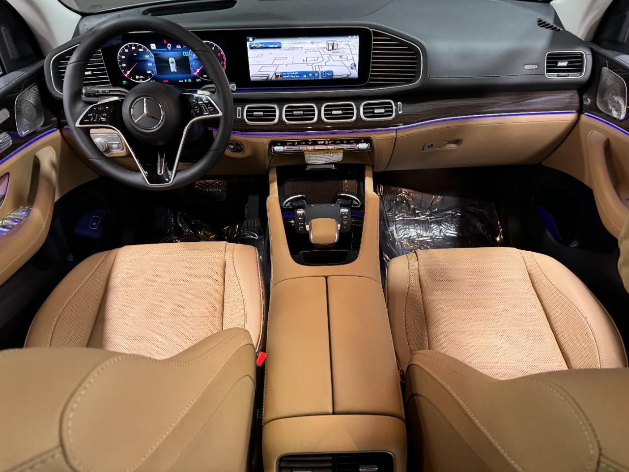 Mercedes-Benz GLE Vehicle Full-screen Gallery Image 13