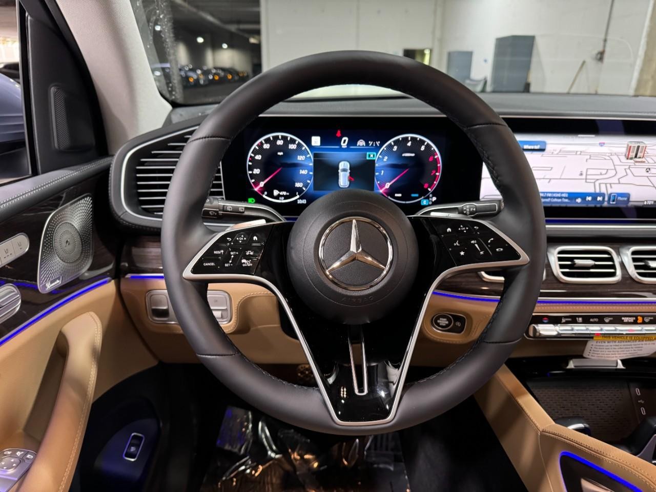 Mercedes-Benz GLE Vehicle Full-screen Gallery Image 14