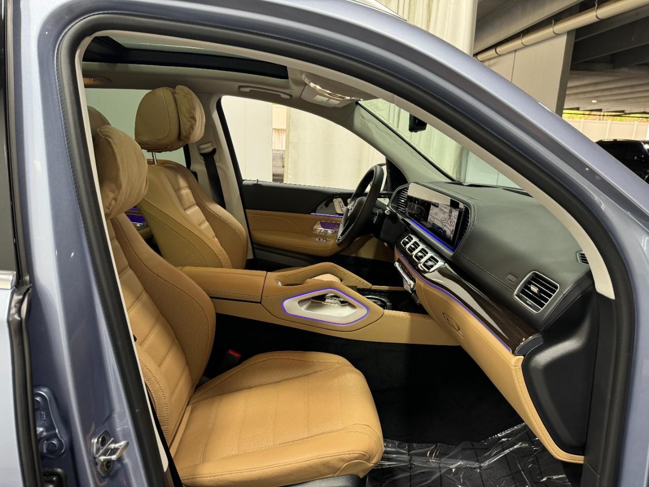 Mercedes-Benz GLE Vehicle Full-screen Gallery Image 19