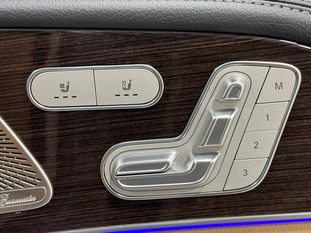 Mercedes-Benz GLE Vehicle Full-screen Gallery Image 21