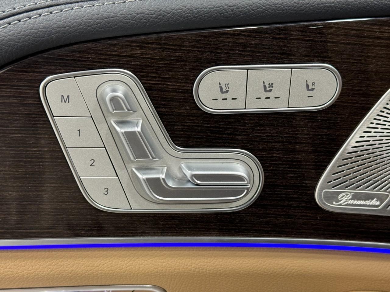 Mercedes-Benz GLE Vehicle Full-screen Gallery Image 25