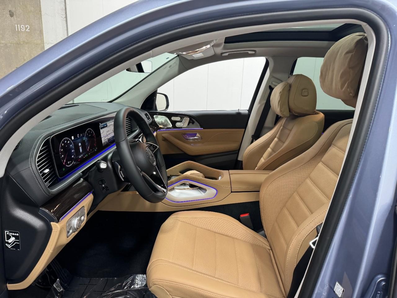 Mercedes-Benz GLE Vehicle Full-screen Gallery Image 29