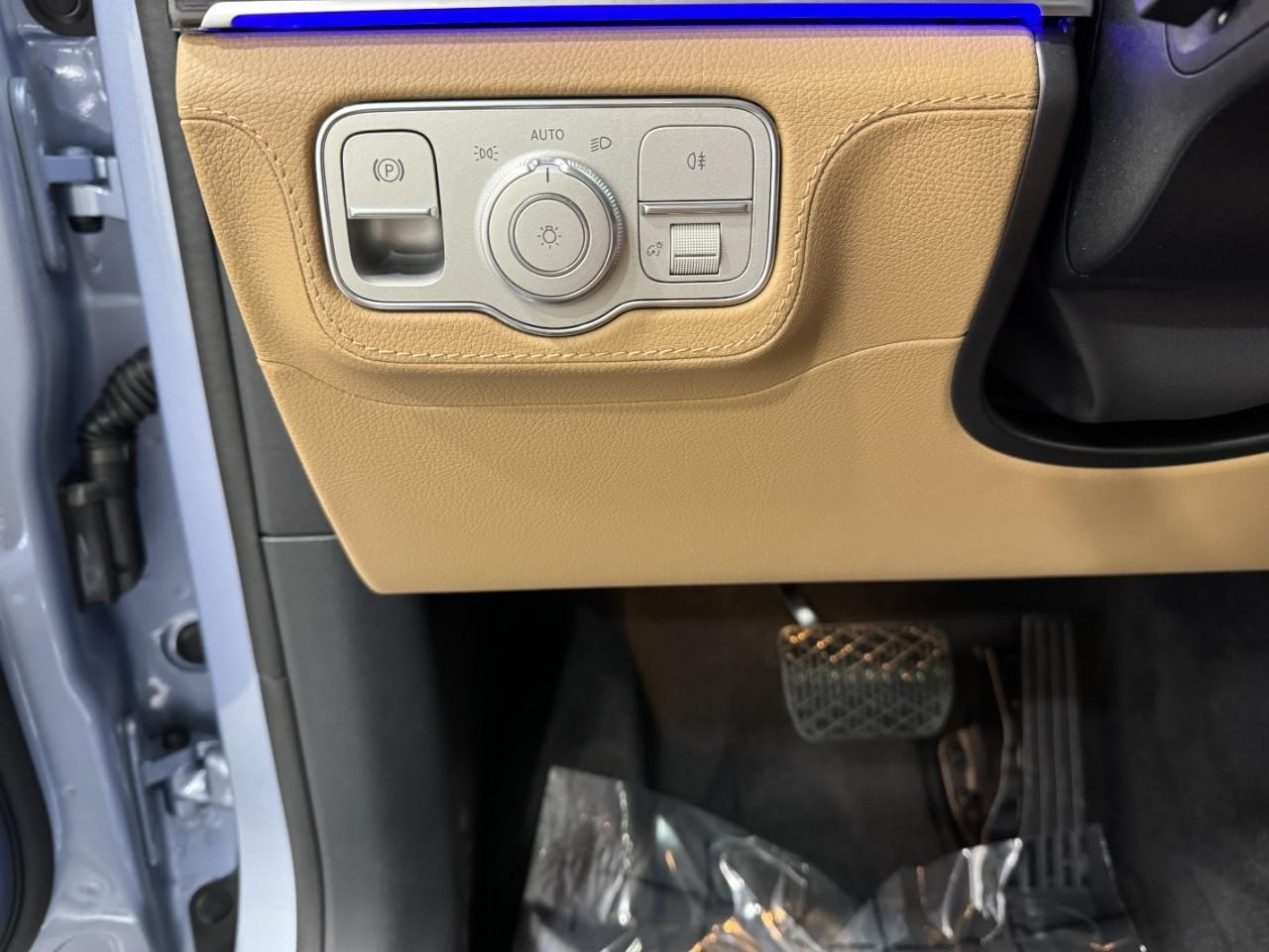 Mercedes-Benz GLE Vehicle Full-screen Gallery Image 31