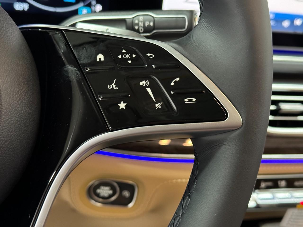 Mercedes-Benz GLE Vehicle Full-screen Gallery Image 33