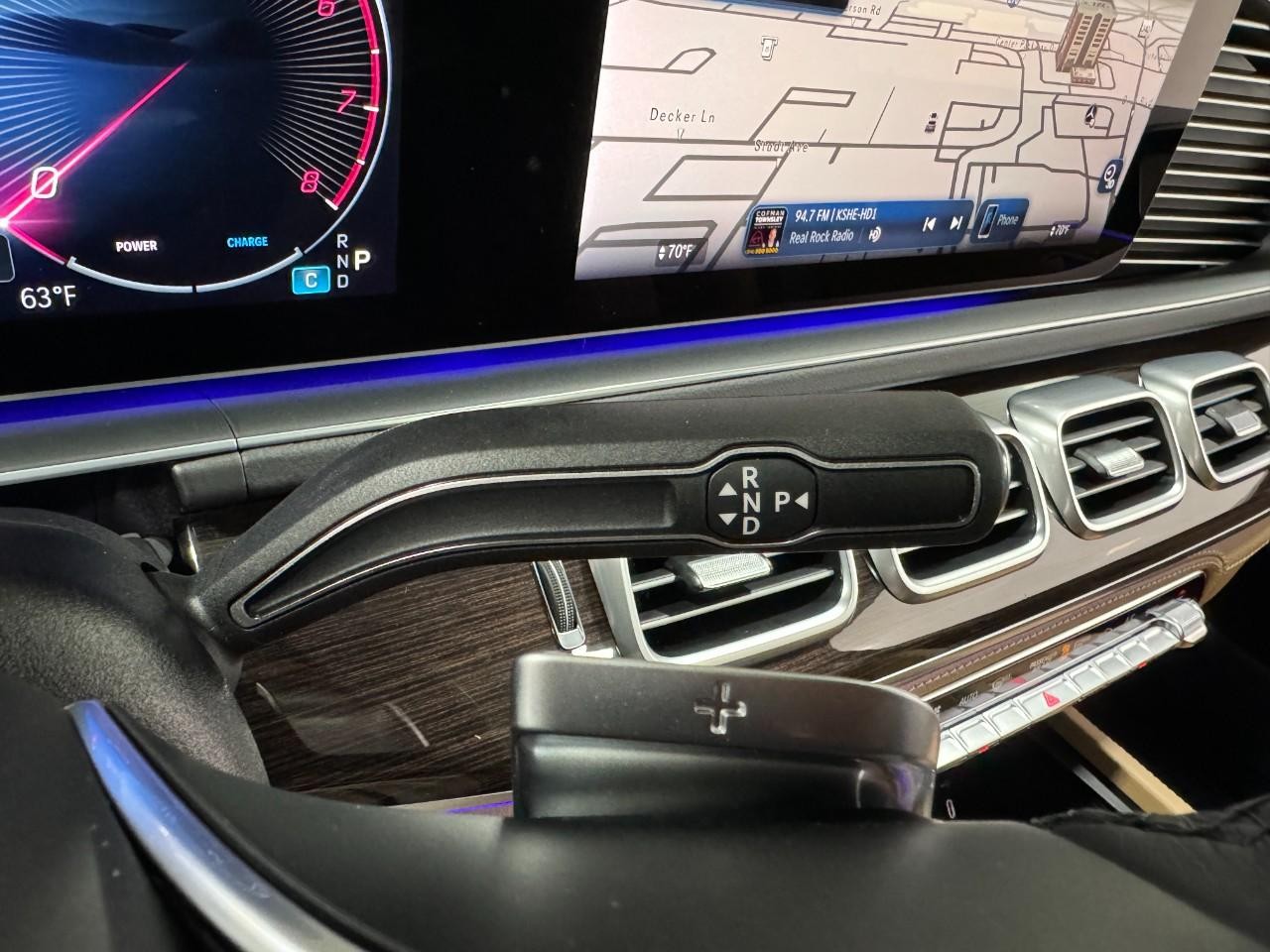 Mercedes-Benz GLE Vehicle Full-screen Gallery Image 35