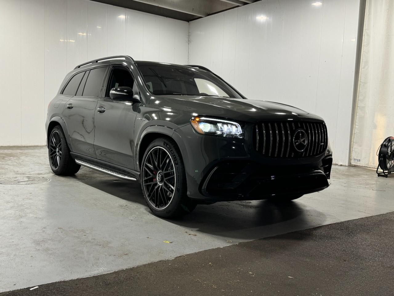 Mercedes-Benz GLS Vehicle Full-screen Gallery Image 6