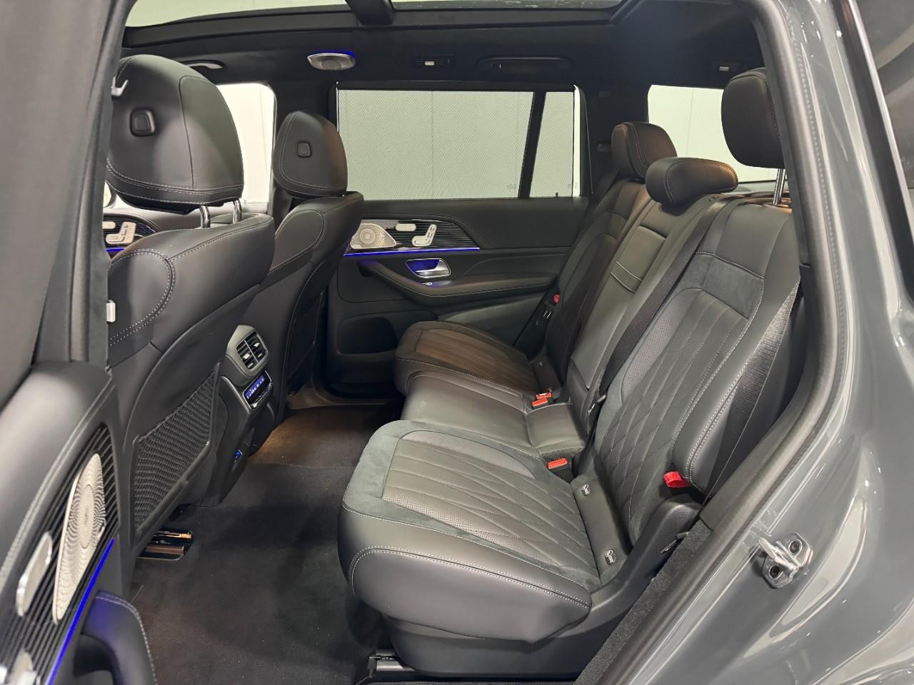 Mercedes-Benz GLS Vehicle Full-screen Gallery Image 9